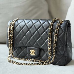 Chanel Black Quilted Shoulder Bag with Gold Chain